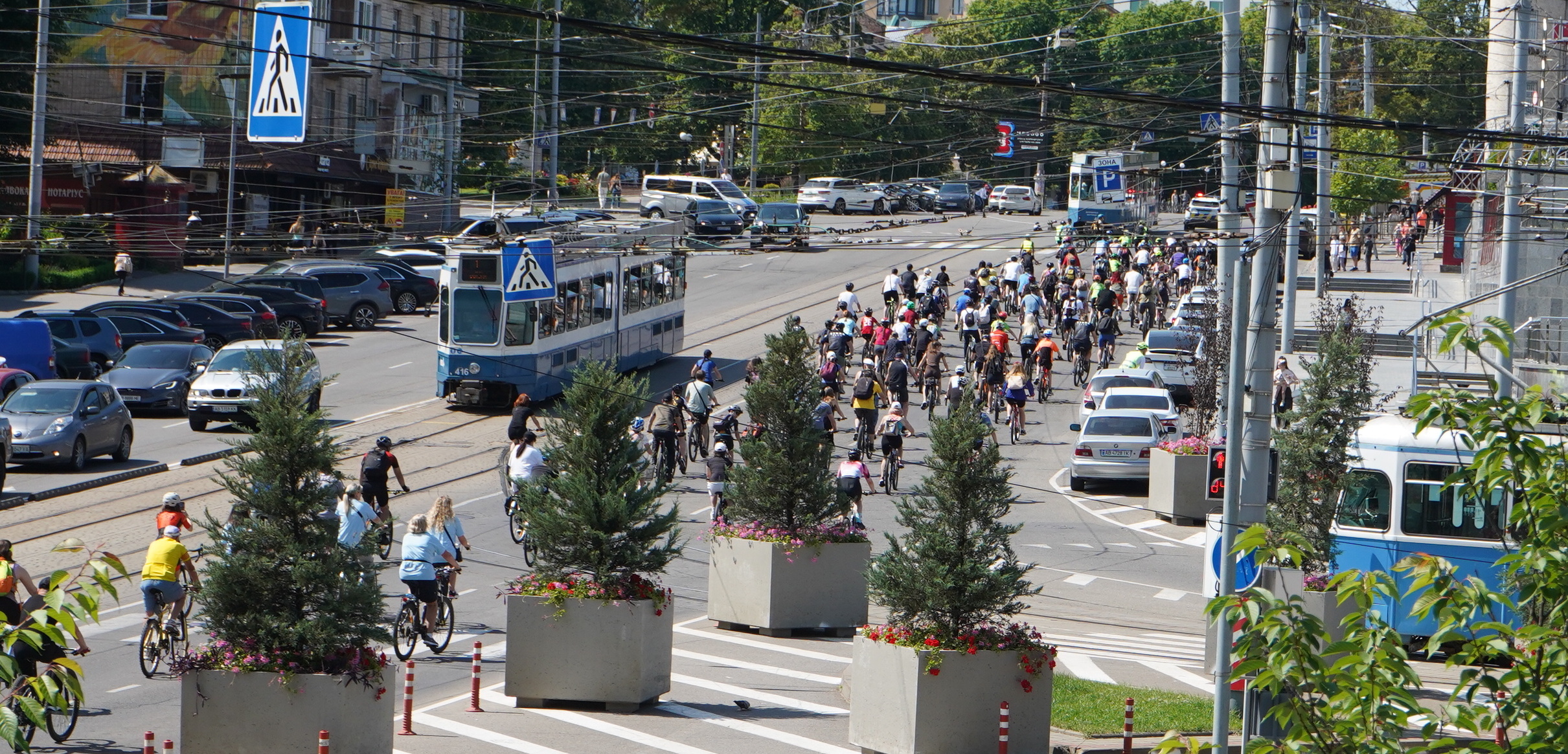 Майже 500 учасників, 7 кілометрів містом і донат на підсилення бригади ЗСУ: у Вінниці відбувся Велодень 